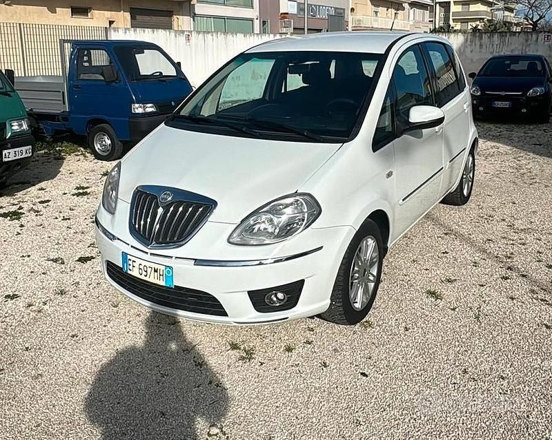 Usata Lancia Musa 95 CV (69 kW) 2011 Bianco Monovolume