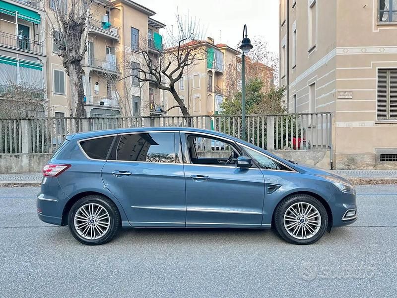 Usata Ford S-MAX Vignale 240 CV (176 kW) 2019 Chrome blue metallizzato Monovolume