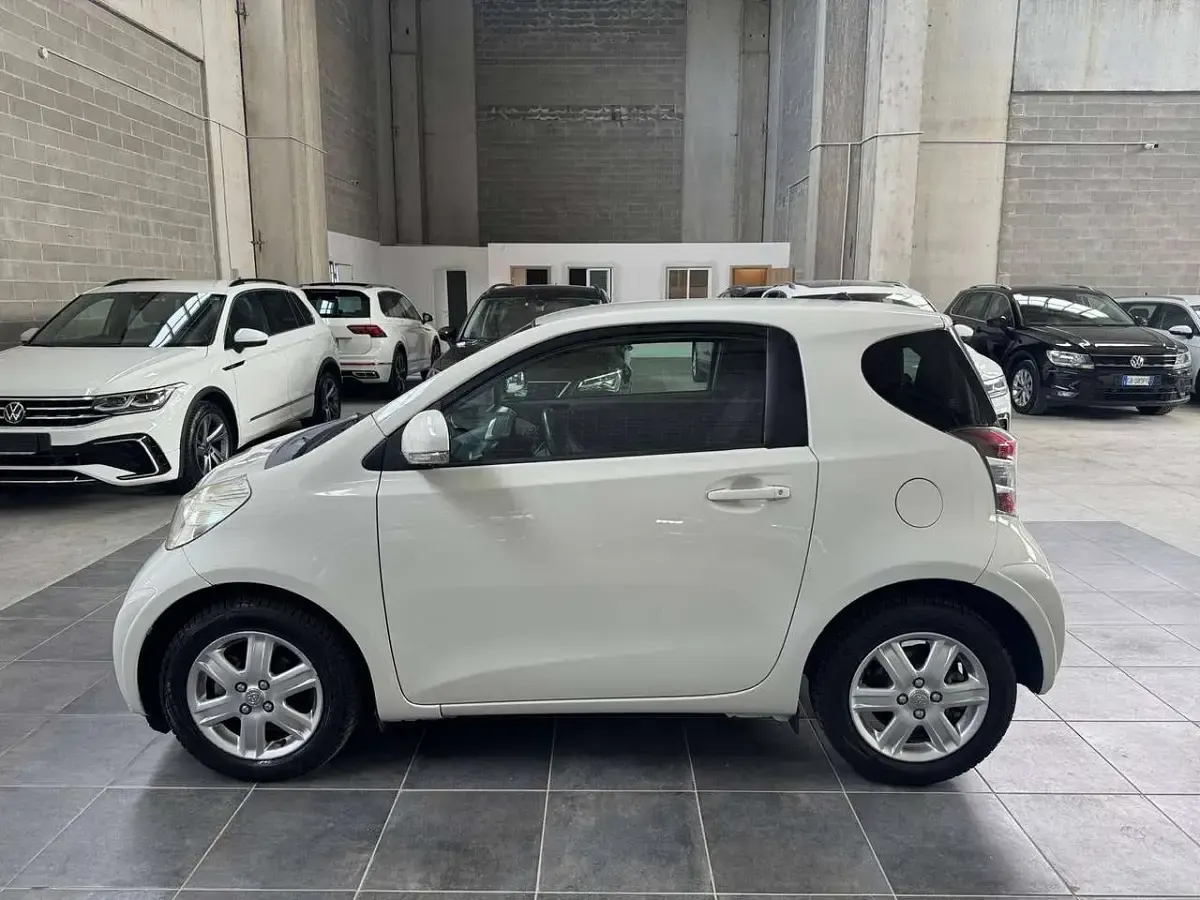 Usata Toyota iQ 68 CV (50 kW) 2009 Bianco Utilitaria