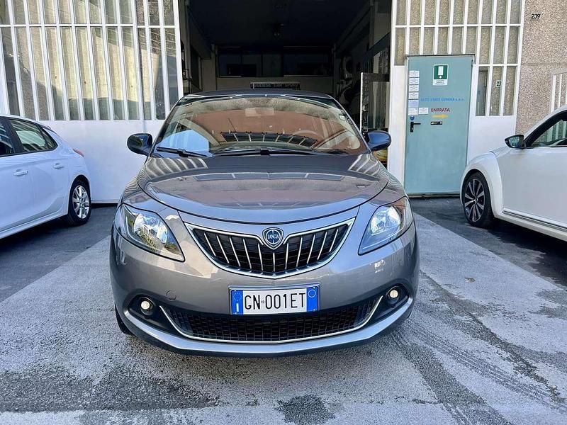 Usata Lancia Ypsilon Silver 69 CV (50 kW) 2023 Grigio Utilitaria