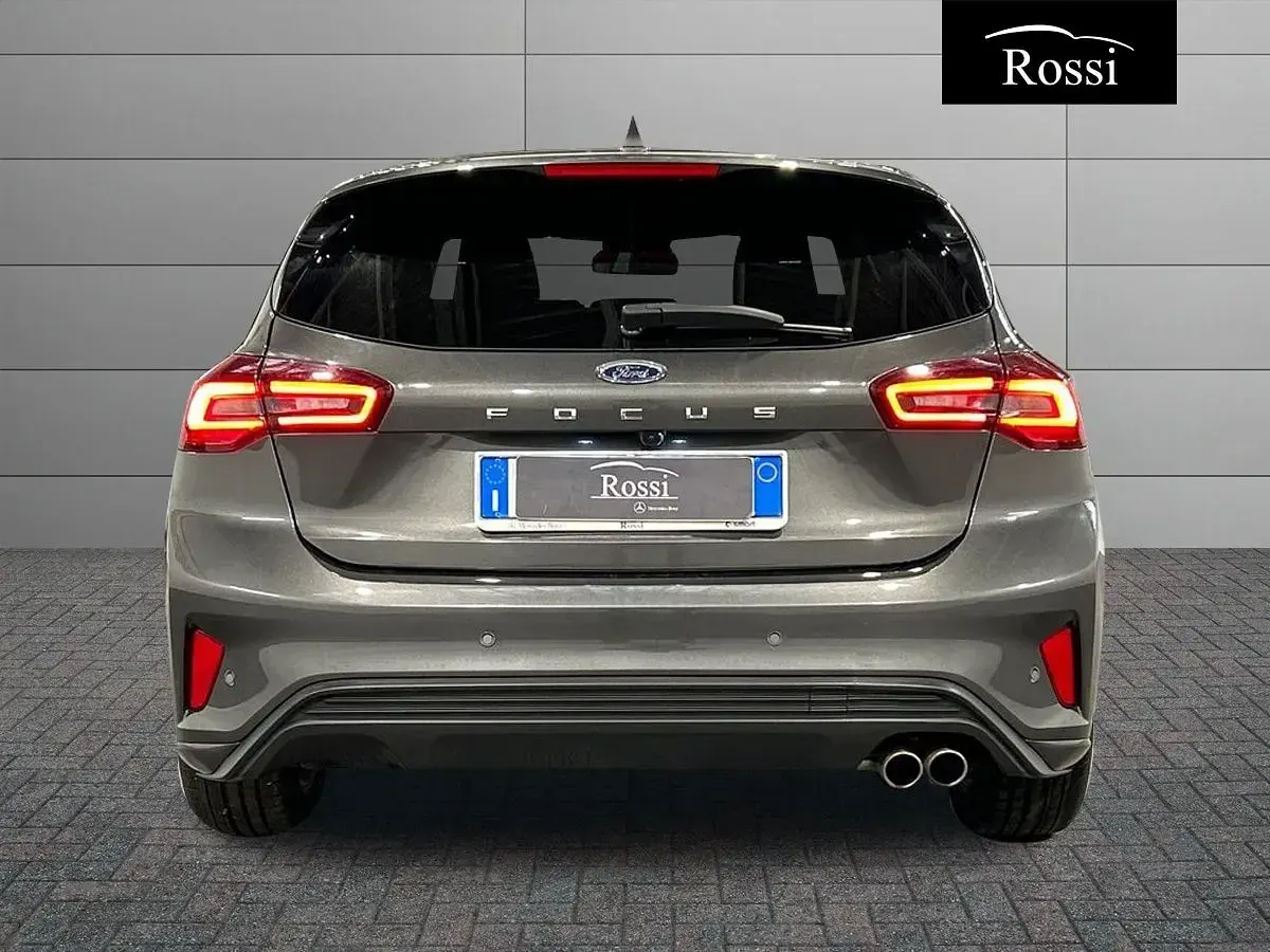 Usata Ford Focus ST-Line 116 CV (85 kW) 2024 Magnetic grey Berlina