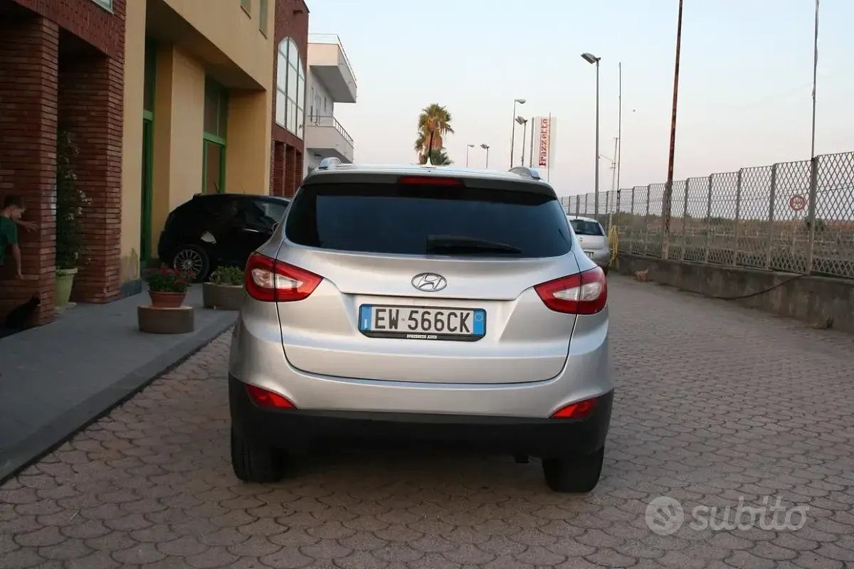 Usado Hyundai ix35 Xpossible 115 HP (84 kW) 2014 Cinzento SUV