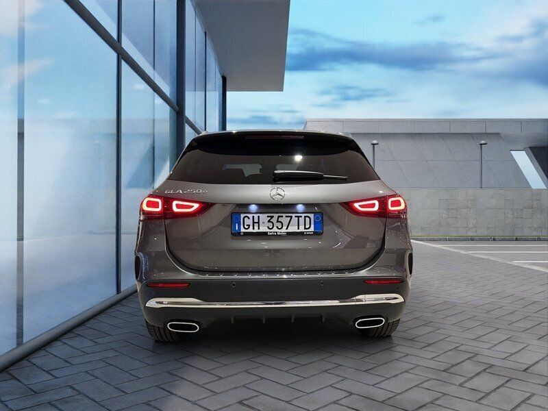 Usata Mercedes GLA250 Premium 160 CV (117 kW) 2022 Grigio montagna ; SUV