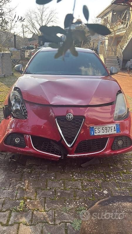 Rosso Usata 2013 Alfa Romeo Giulietta Due volumi | 2500 € - Immagine 1/4