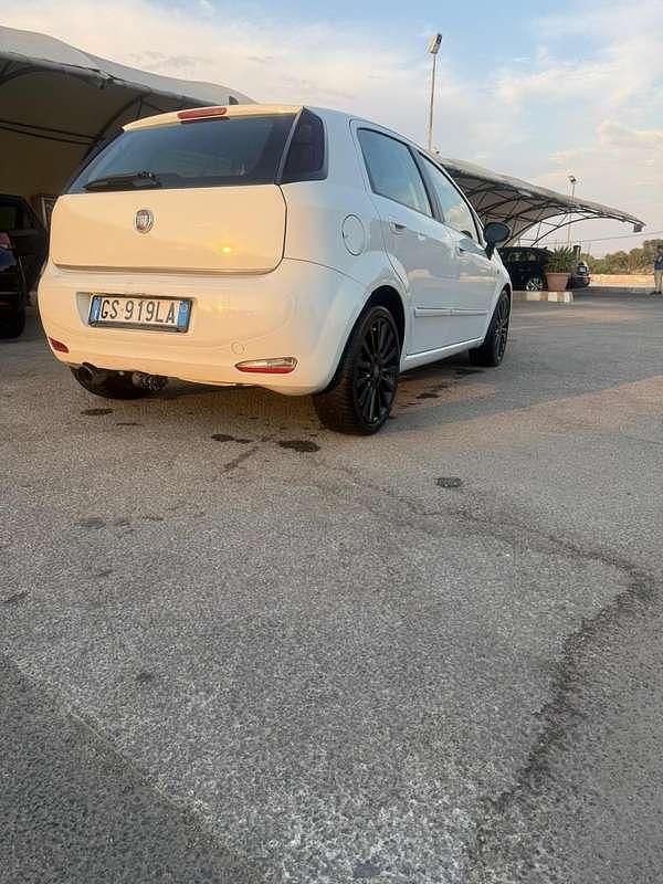 Usata 2012 Fiat Grande Punto S Due volumi | 5000 € (Cara) - Immagine 1/3