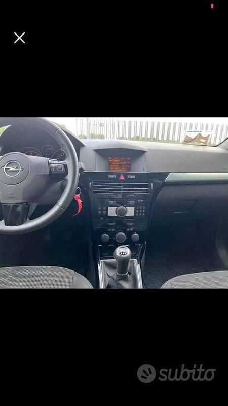Usata Opel Astra 101 CV (74 kW) 2007 Nero Berlina