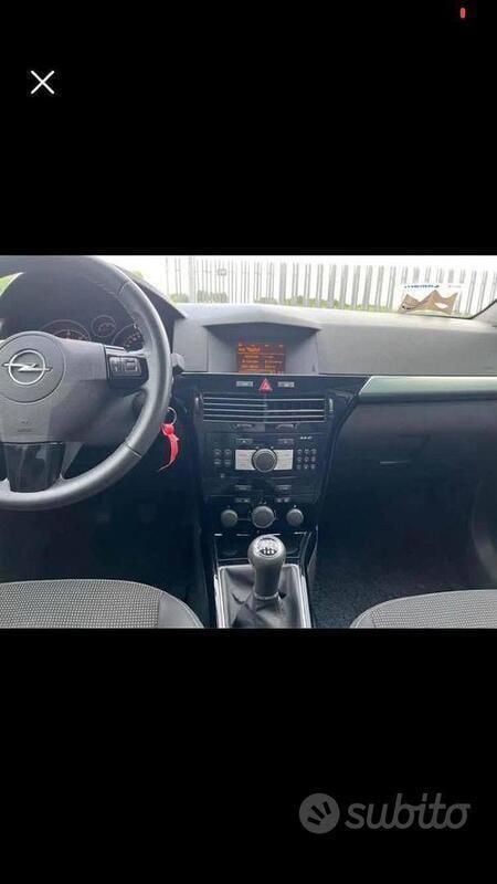 Usata Opel Astra 101 CV (74 kW) 2007 Nero Berlina