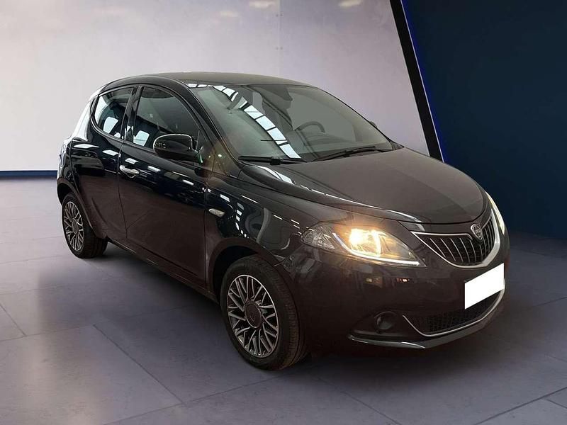 Usata Lancia Ypsilon Gold 69 CV (50 kW) 2022 Nero Utilitaria
