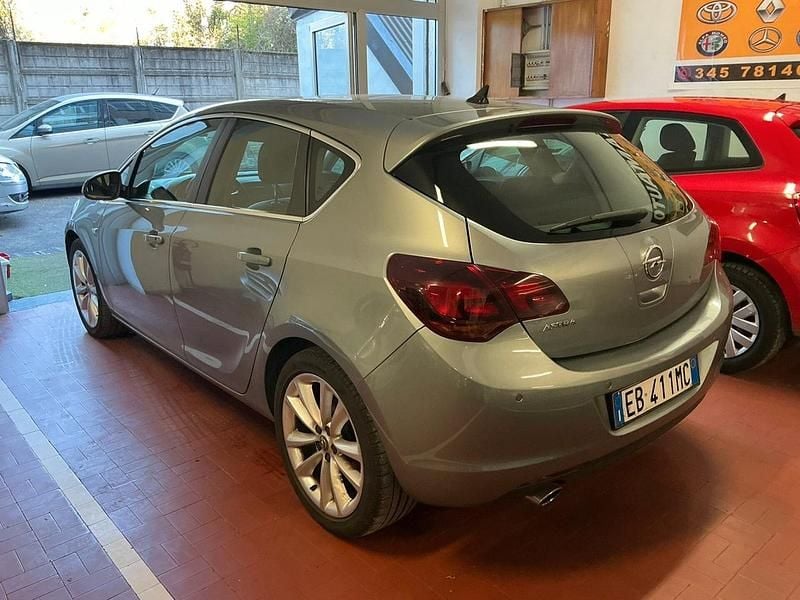 Usata Opel Astra 140 CV (102 kW) 2010 Grigio Berlina