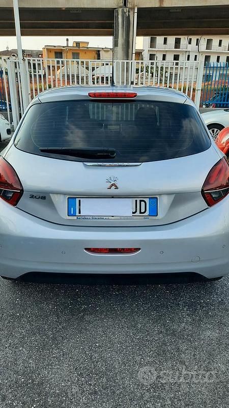Usata Peugeot 208 Allure 75 CV (55 kW) 2017 Grigio Utilitaria