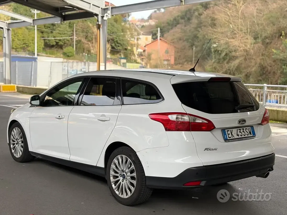 Usata Ford Focus Titanium 116 CV (85 kW) 2011 Bianco Station wagon