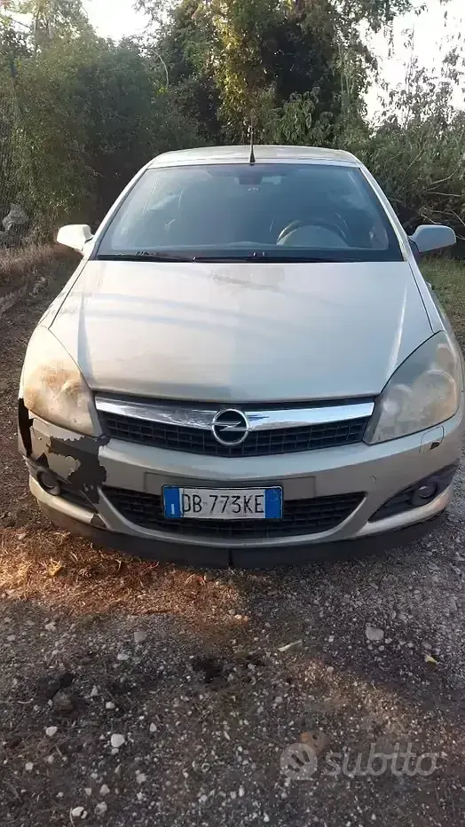 Usata Opel Astra 105 CV (77 kW) 2006 Giallo Cabrio