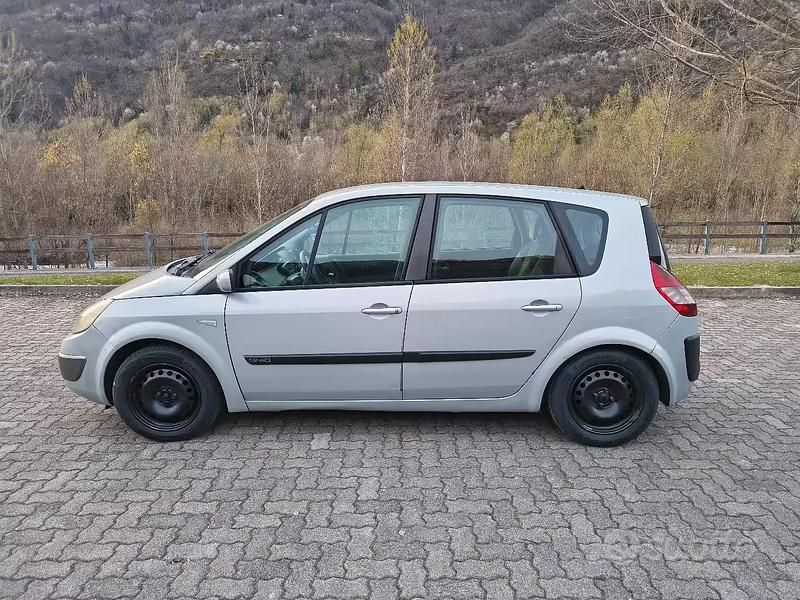 Usata Renault Scénic II 120 CV (88 kW) 2004 Monovolume