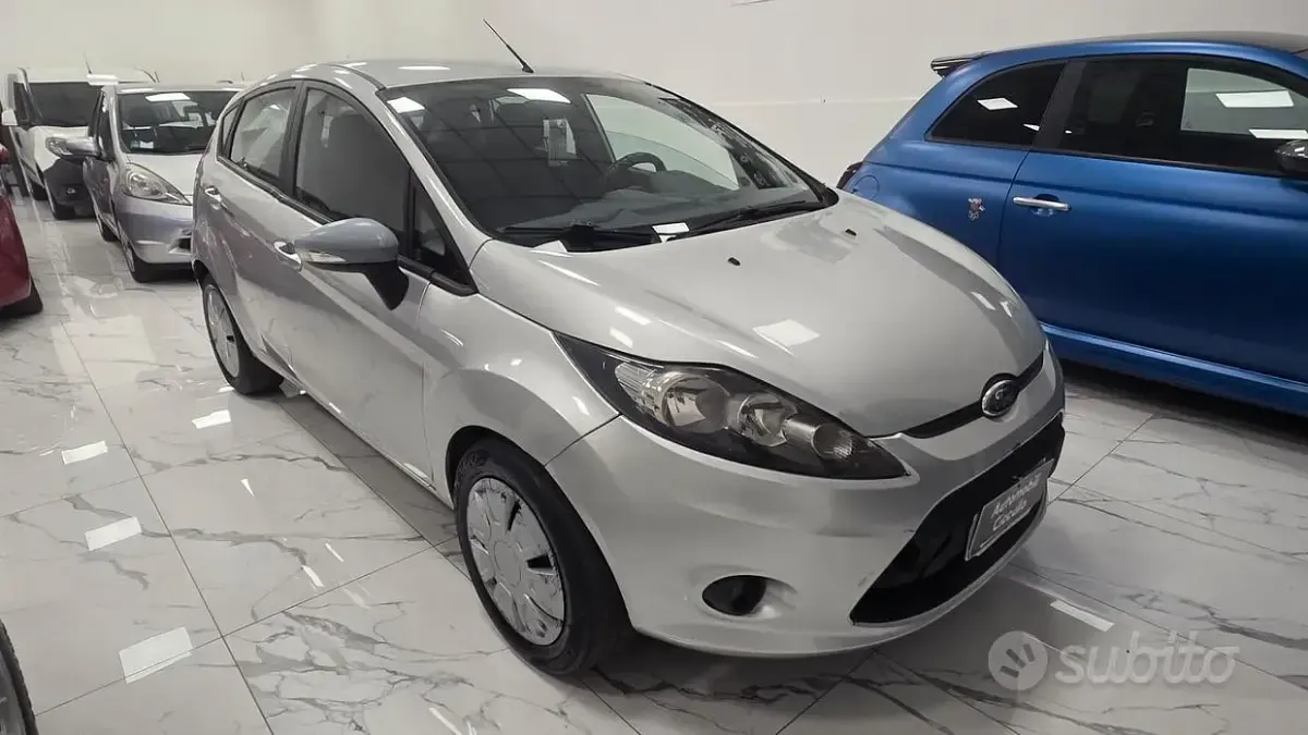 Usata Ford Fiesta Titanium 70 CV (51 kW) 2010 Grigio Utilitaria