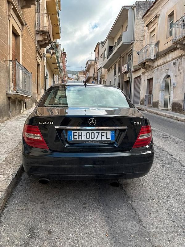 Usata Mercedes C220 170 CV (125 kW) 2011 Nero Berlina