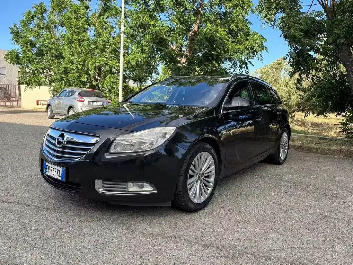 Usata Opel Insignia Cosmo 160 CV (117 kW) 2012 Nero Station wagon
