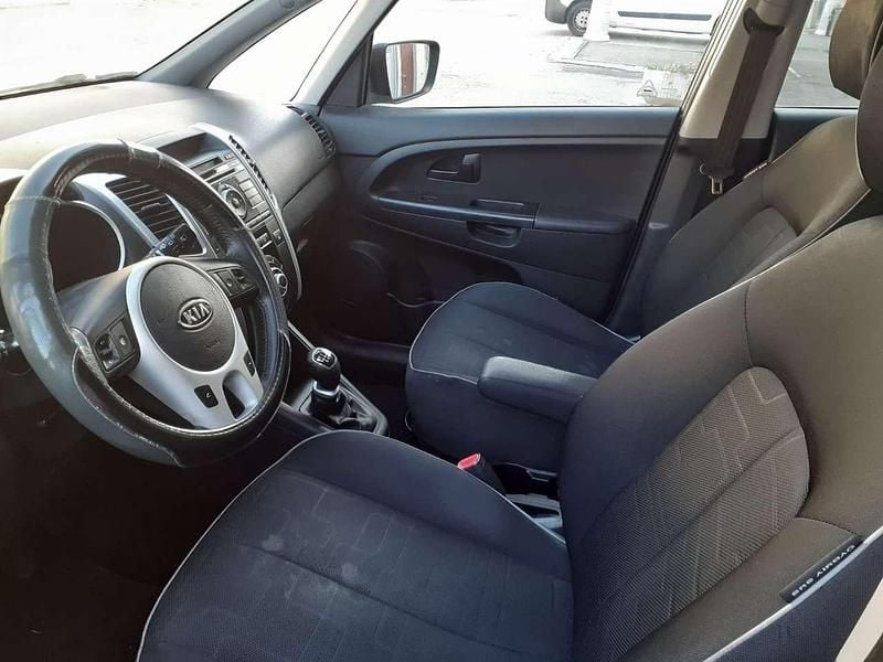 Usata Kia Venga 90 CV (66 kW) 2011 Grigio Utilitaria