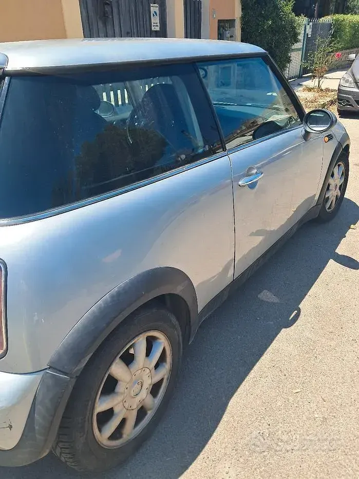 Usata Mini ONE 90 CV (66 kW) 2003 Grigio Utilitaria