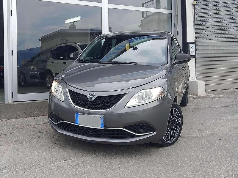 Grigio metallizzato Usata 2020 Lancia Ypsilon Gold Due volumi | 8300 € (Super prezzo) - Immagine 1/4