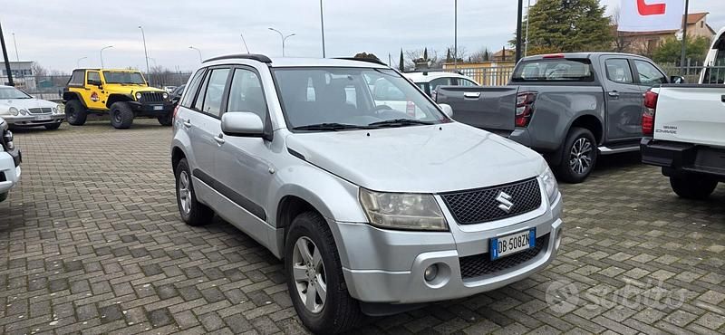 Usata Suzuki Grand Vitara 140 CV (102 kW) 2006 Grigio SUV