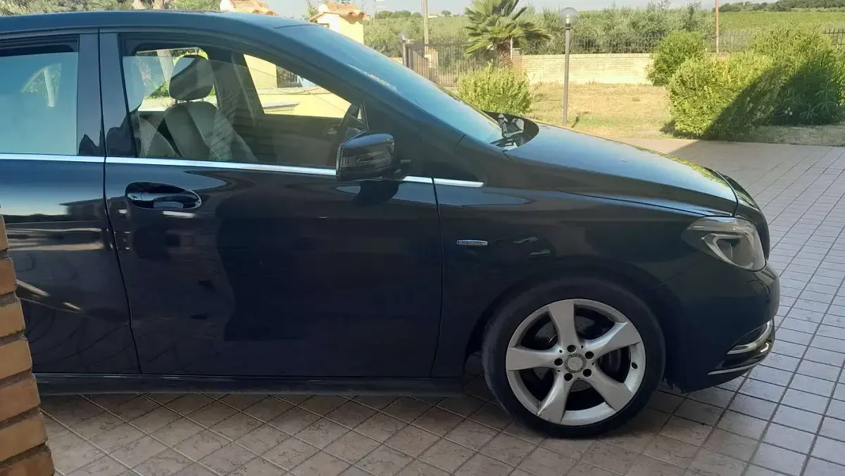Usata Mercedes B180 Premium 109 CV (80 kW) 2012 Nero Utilitaria