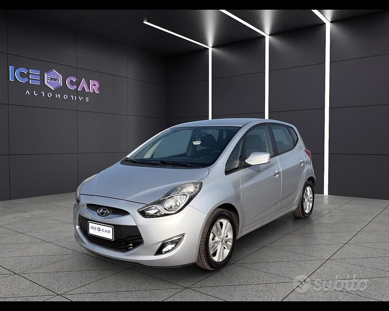 Usata Hyundai ix20 Comfort 77 CV (56 kW) 2011 Gray Utilitaria