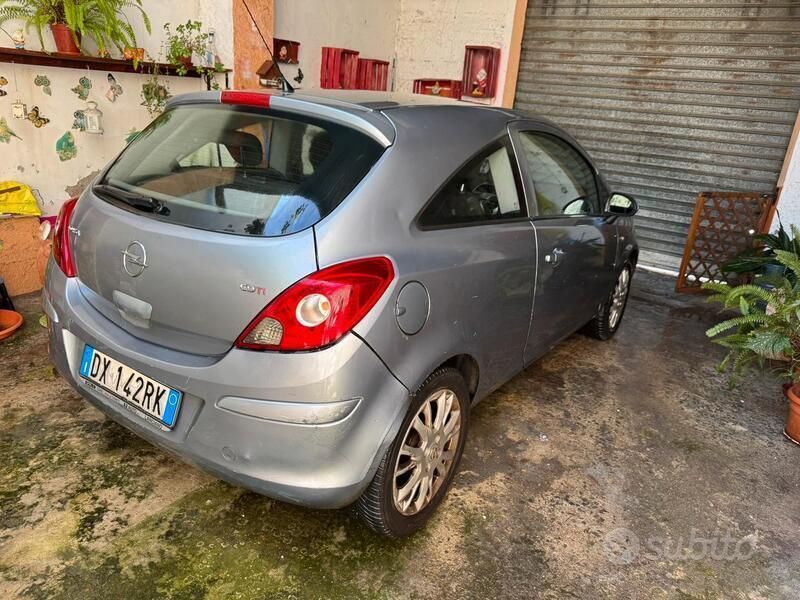 Usata 2009 Opel Corsa Due volumi | 700 € (Super prezzo) - Immagine 1/4