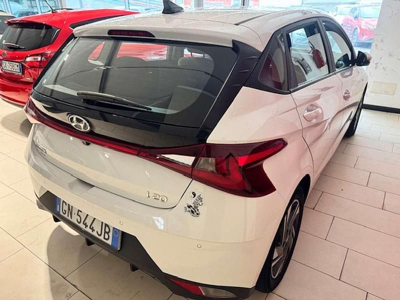 Usata Hyundai i20 101 CV (74 kW) 2023 Bianco Utilitaria