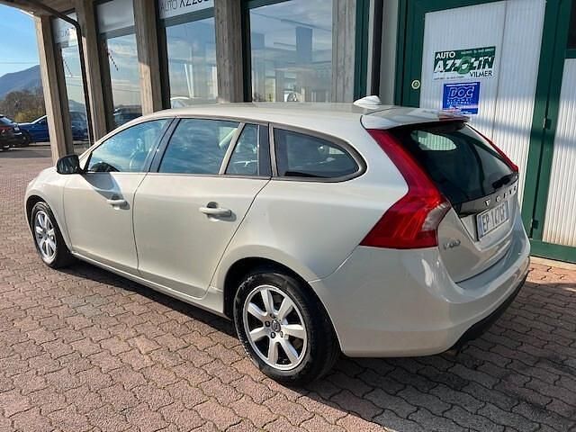 Usata Volvo V60 Momentum 114 CV (83 kW) 2012 Grigio Station wagon