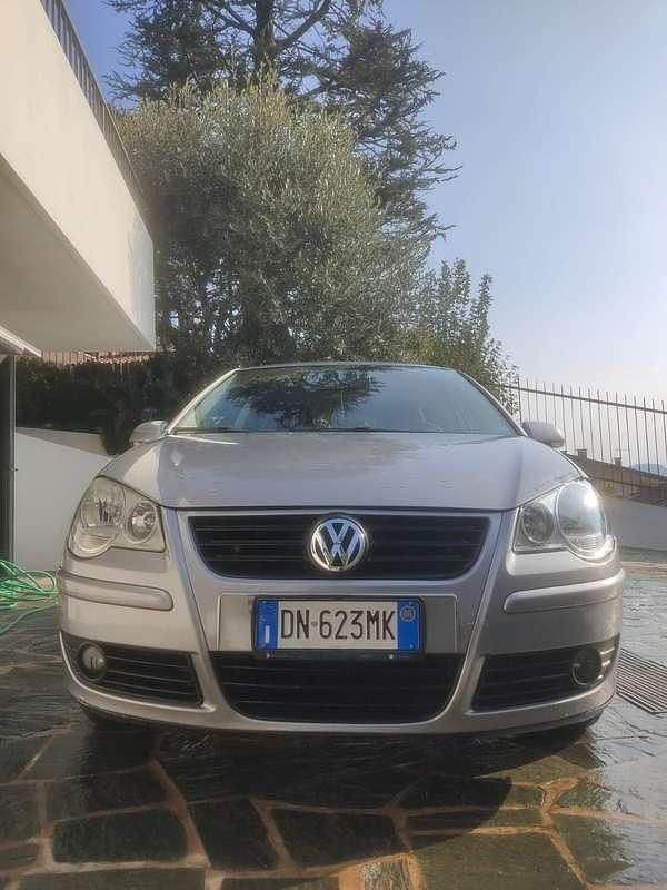 Grigio Usata 2008 VW Polo Comfortline Tre volumi | 2250 € (Super prezzo) - Immagine 1/4