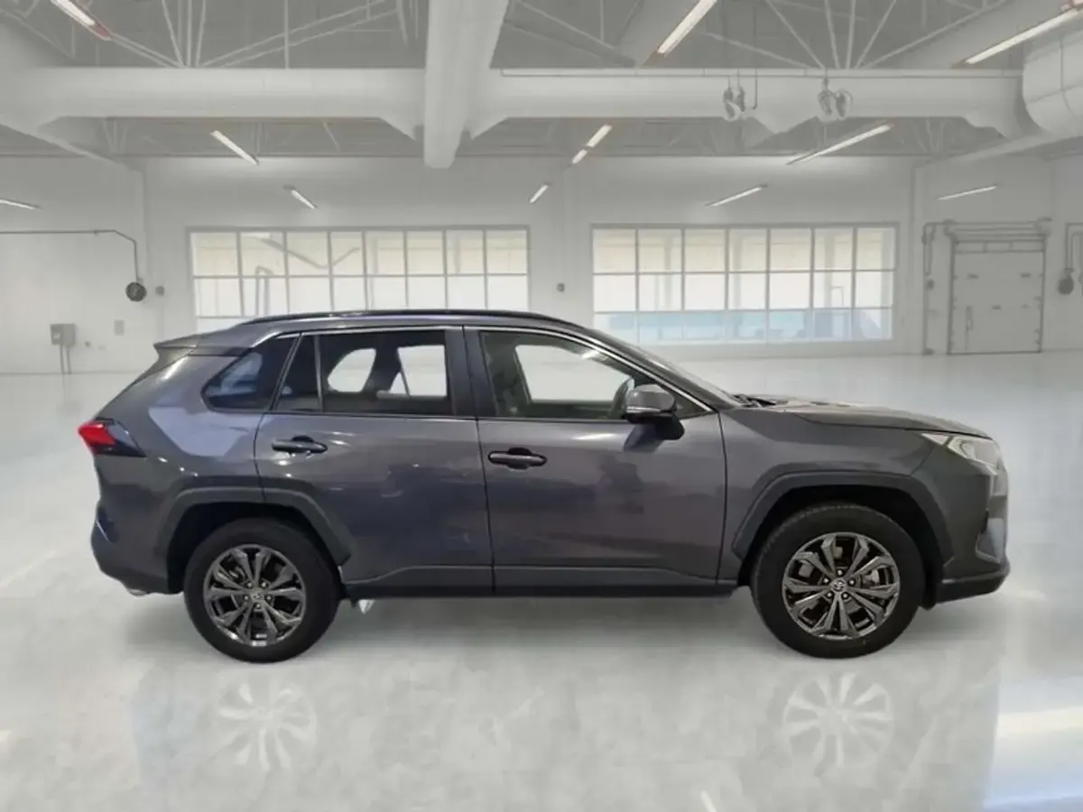 Usata Toyota RAV4 Hybrid 178 CV (130 kW) 2022 Grigio SUV