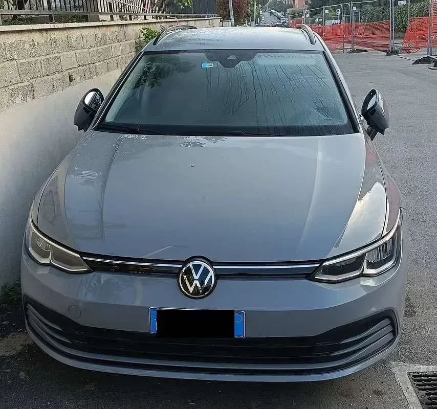 Usata VW Golf VIII Life 110 CV (80 kW) 2021 Grigio Station wagon