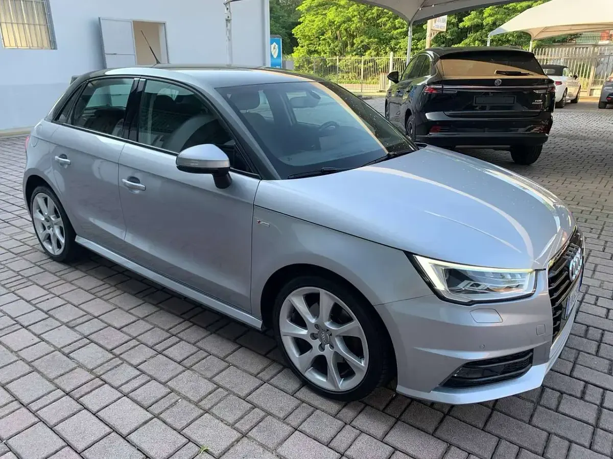 Usata Audi A1 Sportback Admired 116 CV (85 kW) 2018 Silver tetto grigio scuro Utilitaria