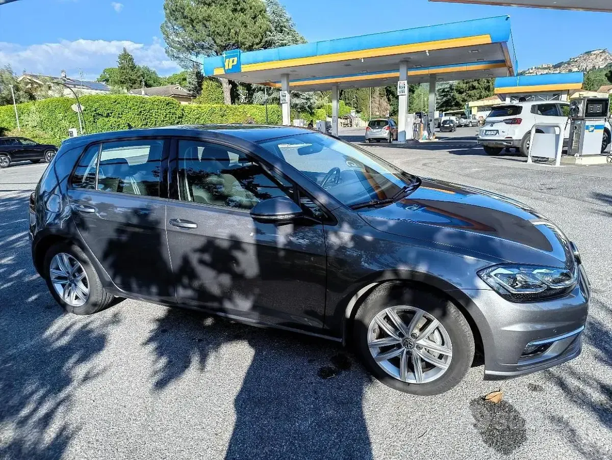 Begagnad VW Golf VIII 110 HK (80 kW) 2020 Grå Sedan