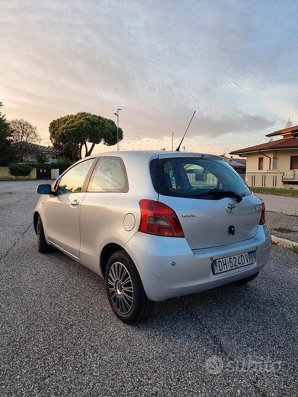 Usata Toyota Yaris 87 CV (63 kW) 2007 Utilitaria