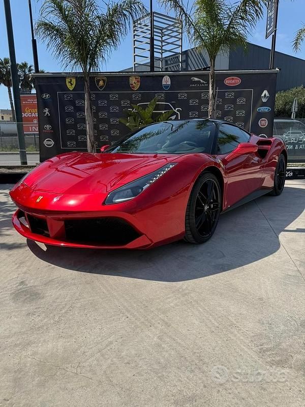Usata Ferrari 488 670 CV (492 kW) 2018 Rosso Coupé