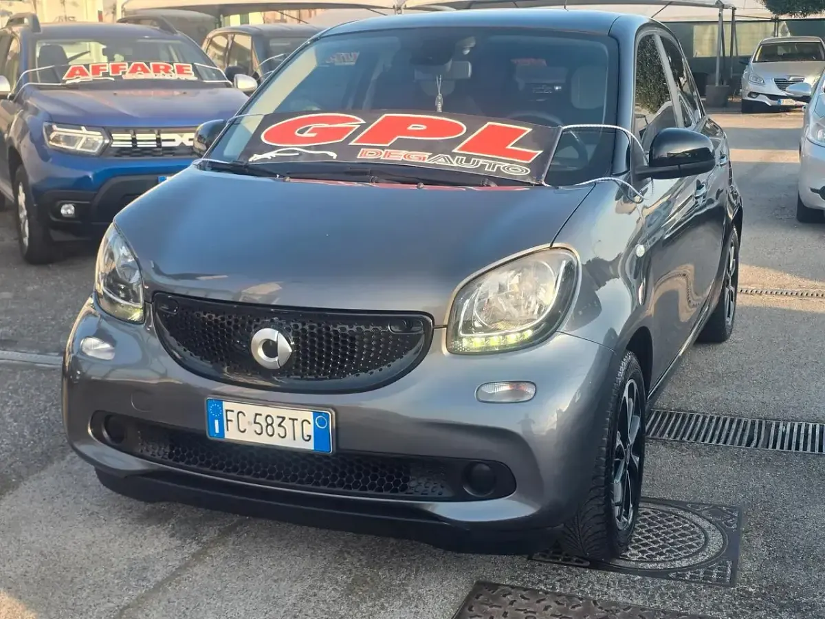Usata Smart ForFour Passion 71 CV (52 kW) 2016 Grigio Utilitaria