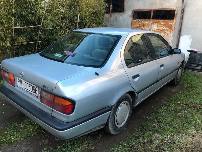 Usata Nissan Primera 95 CV (69 kW) 1992 Grigio Utilitaria