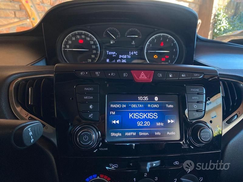 Usata Lancia Ypsilon 69 CV (50 kW) 2019 Bianco Utilitaria