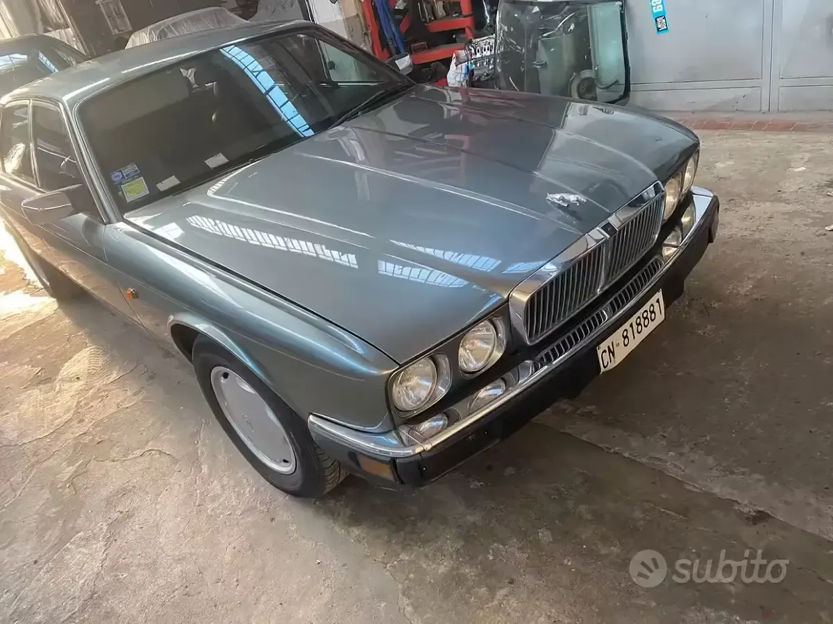 Usata Jaguar XJ 199 CV (146 kW) 1991 Grigio Berlina