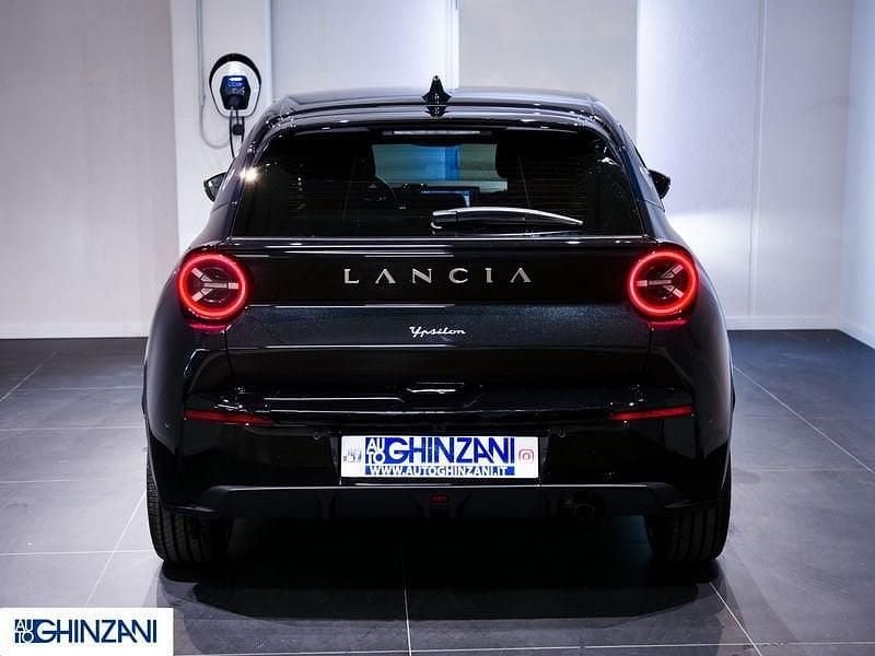 Nuova Lancia Ypsilon 110 CV (80 kW) 2025 Nero Utilitaria
