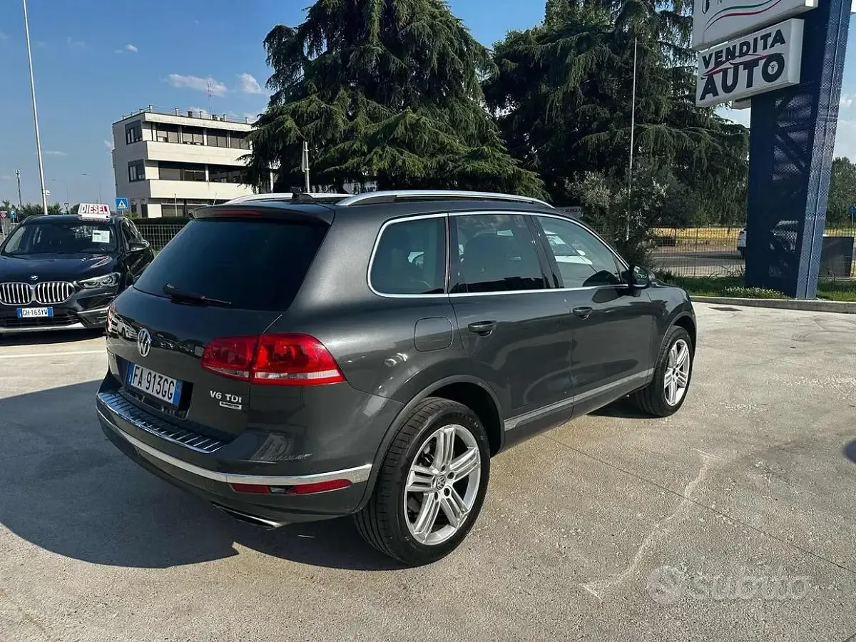 Usata VW Touareg 204 CV (150 kW) 2015 Nero SUV