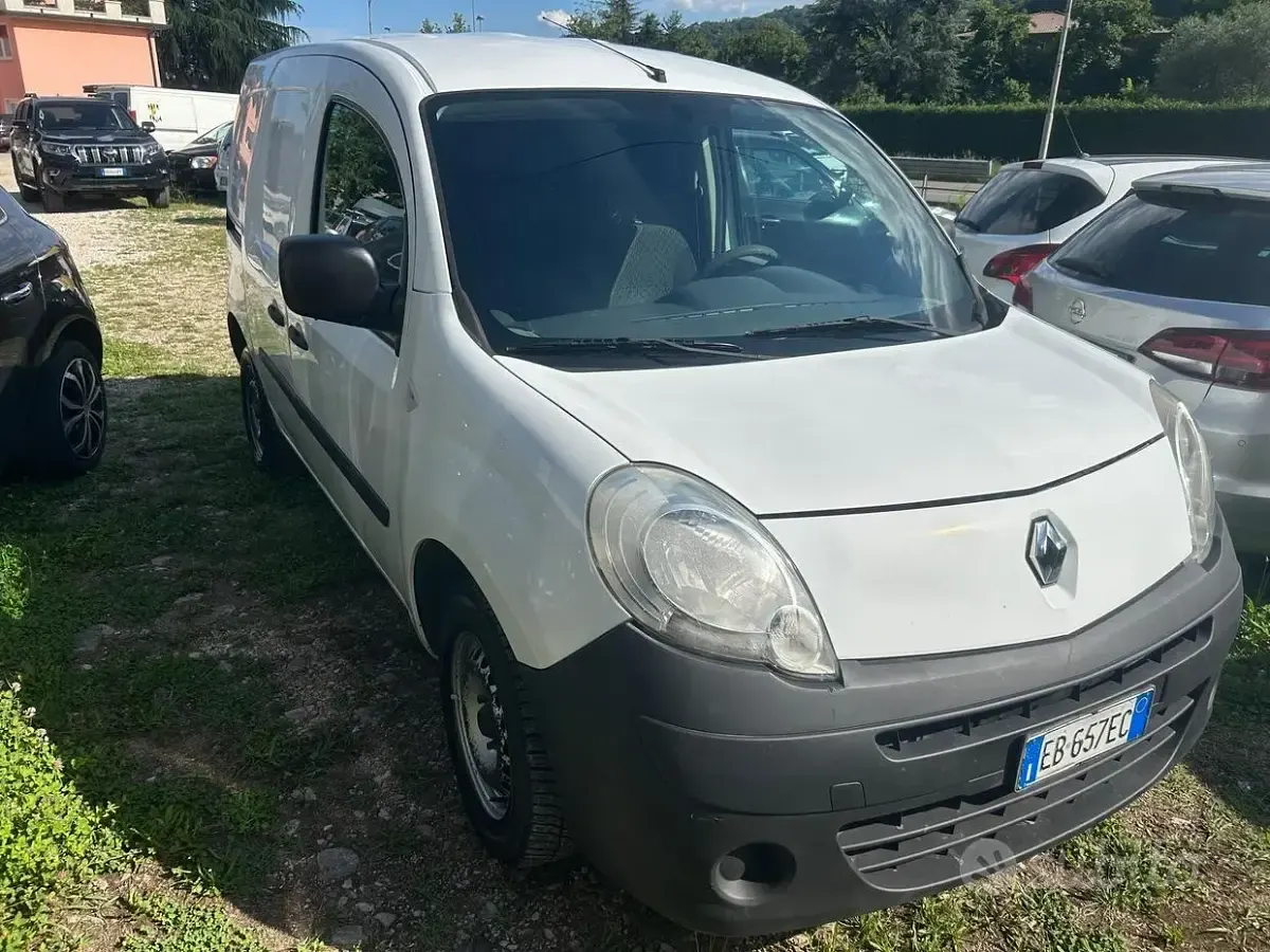 Usata Renault Kangoo 68 CV (50 kW) 2010 Bianco Monovolume