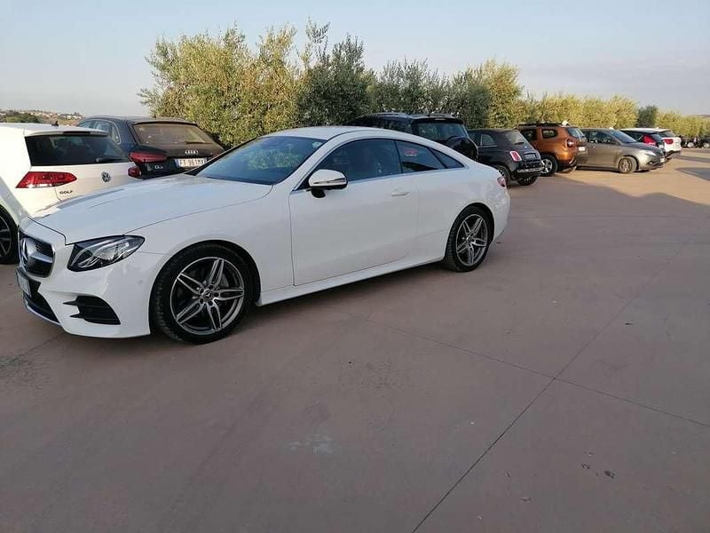 Usata Mercedes E220 AMG line 194 CV (142 kW) 2017 Bianco Coupé