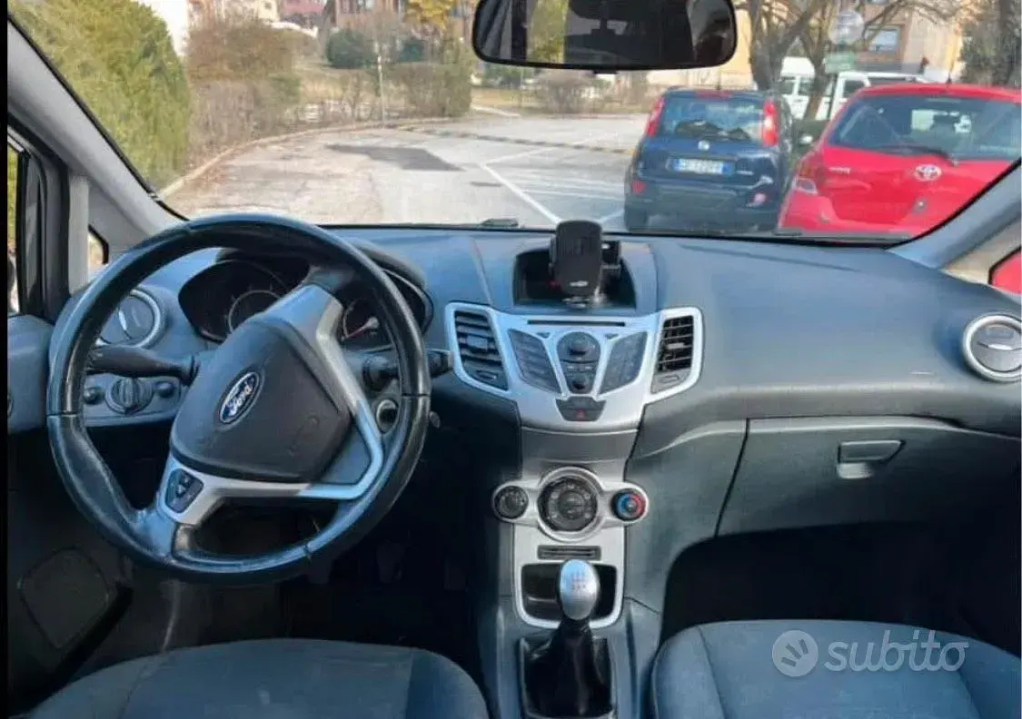 Usata Ford Fiesta 53 CV (38 kW) 2011 Nero Utilitaria