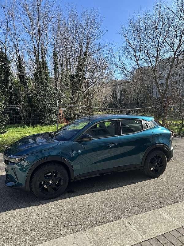 Usata Alfa Romeo Junior 136 CV (100 kW) 2025 Blu/azzurro SUV