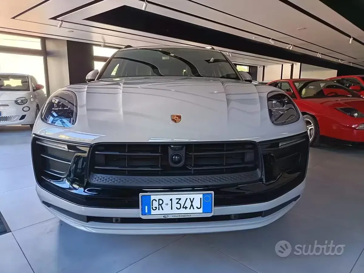 Usata Porsche Macan 265 CV (194 kW) 2023 Grigio SUV
