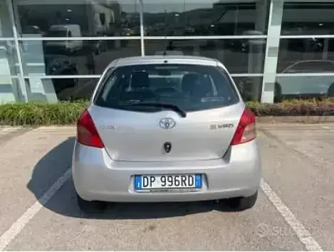 Usata Toyota Yaris Sol 87 CV (63 kW) 2008 Grigio Utilitaria