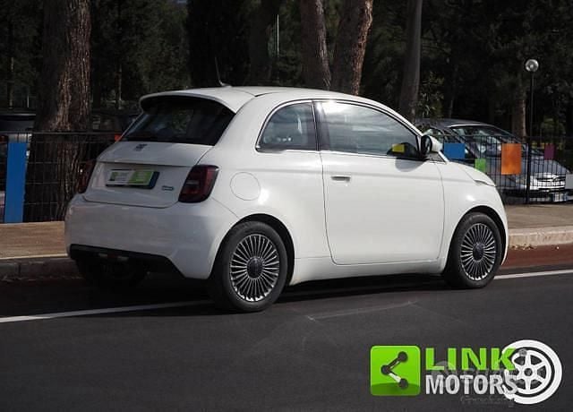 Usata Fiat 500e Icon 86 kW (118 CV) 2021 Bianco Berlina