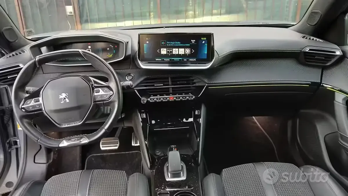 Usata Peugeot e-2008 56 kW (77 CV) 2021 Grigio SUV